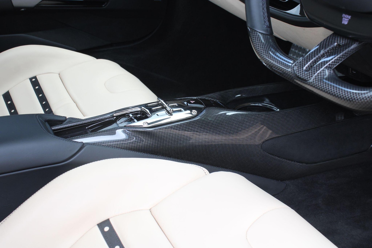 Used Ferrari SF90 Stradale 2021 for sale - 76987678: Photo 25