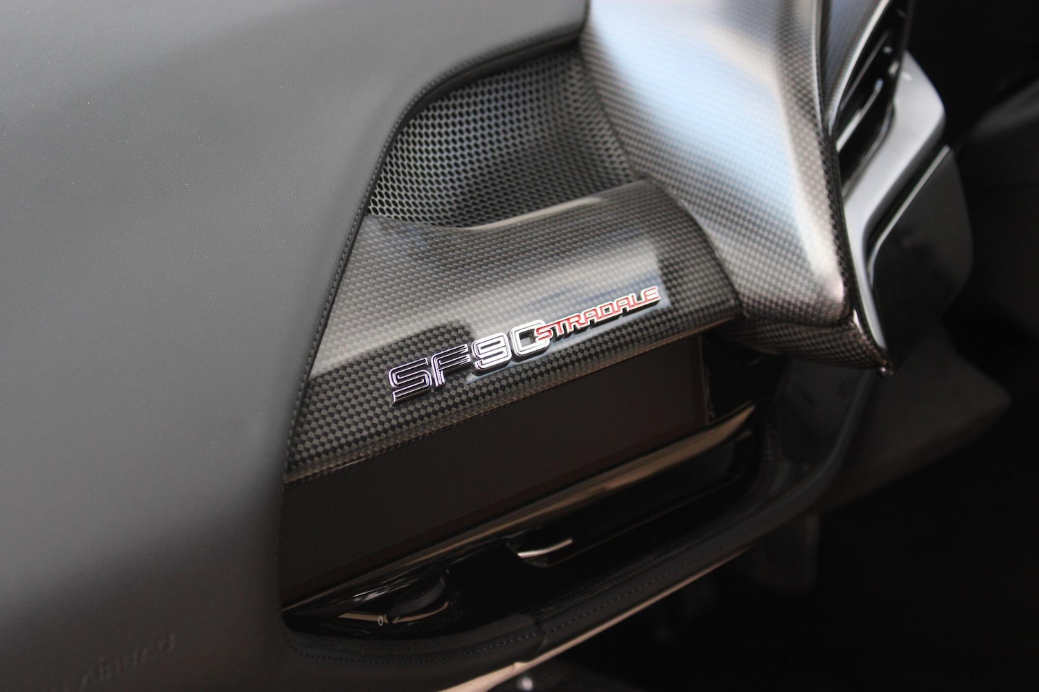 Used Ferrari SF90 Stradale 2021 for sale - 76987678: Photo 36