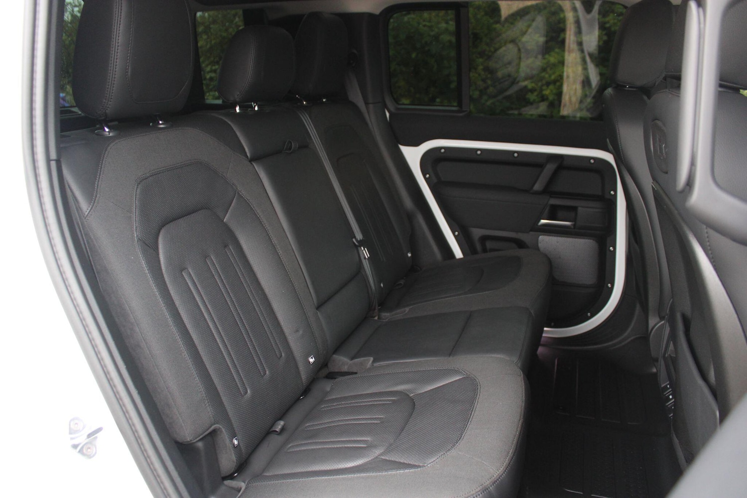 Used Land Rover Defender 2021 for sale - 76989845: Photo 10