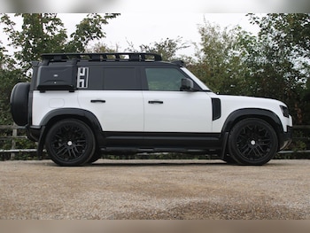 Used Land Rover Defender 2021 for sale - 76989845: Photo
