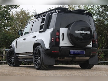 Used Land Rover Defender 2021 for sale - 76989845: Photo