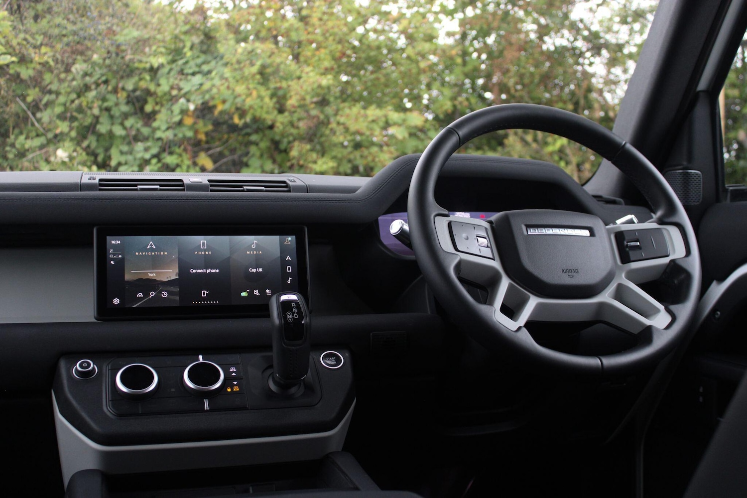 Used Land Rover Defender 2021 for sale - 76989845: Photo 9