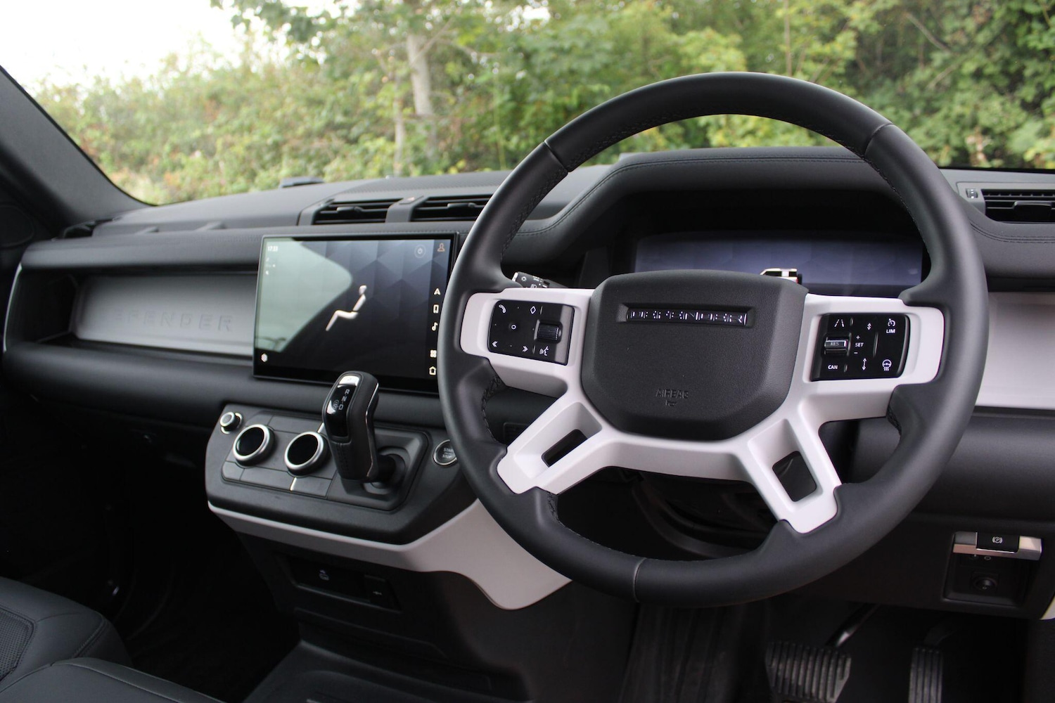 Used Land Rover Defender 90 for sale - 76476470: Photo 10