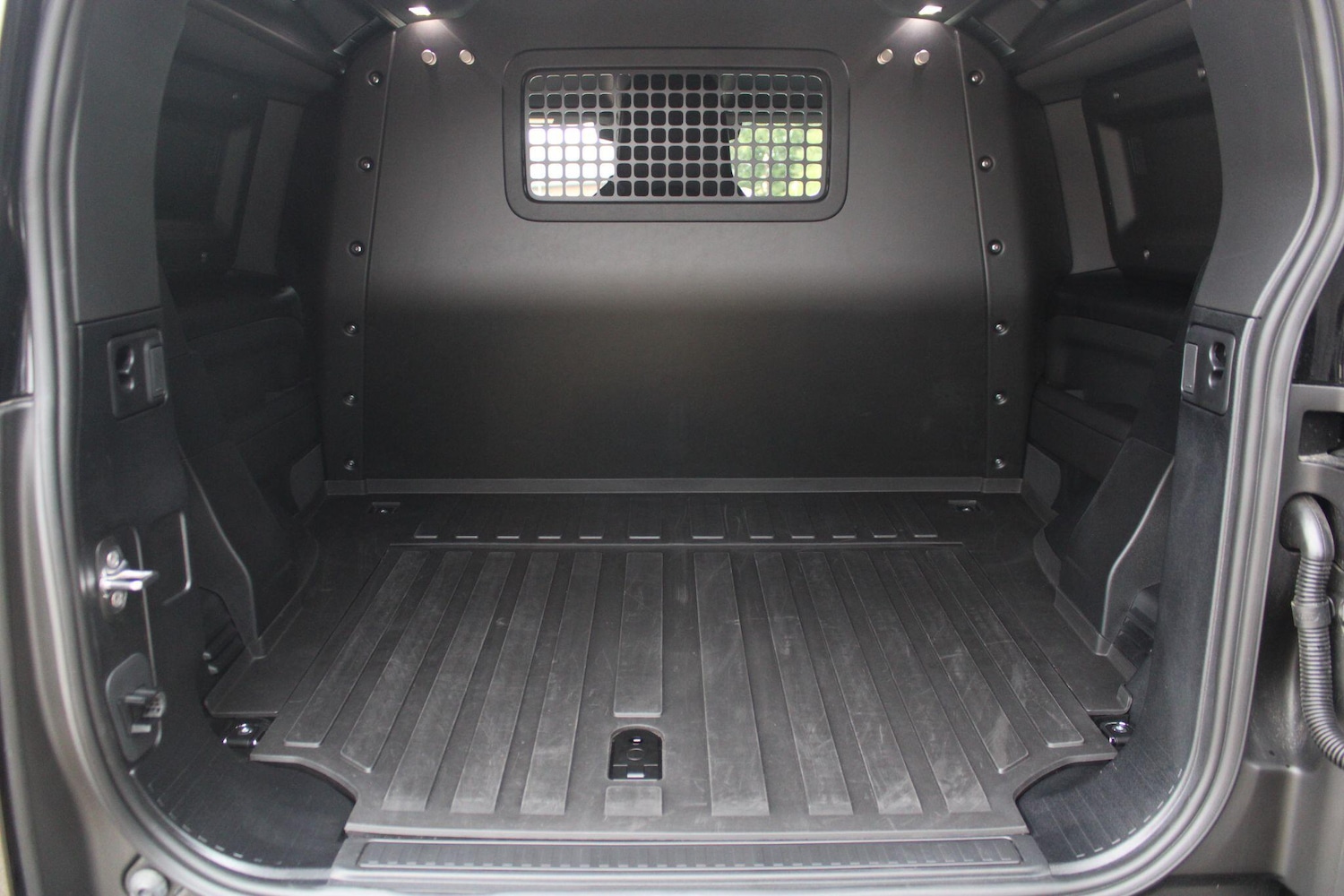 Used Land Rover Defender 90 for sale - 76476470: Photo 11