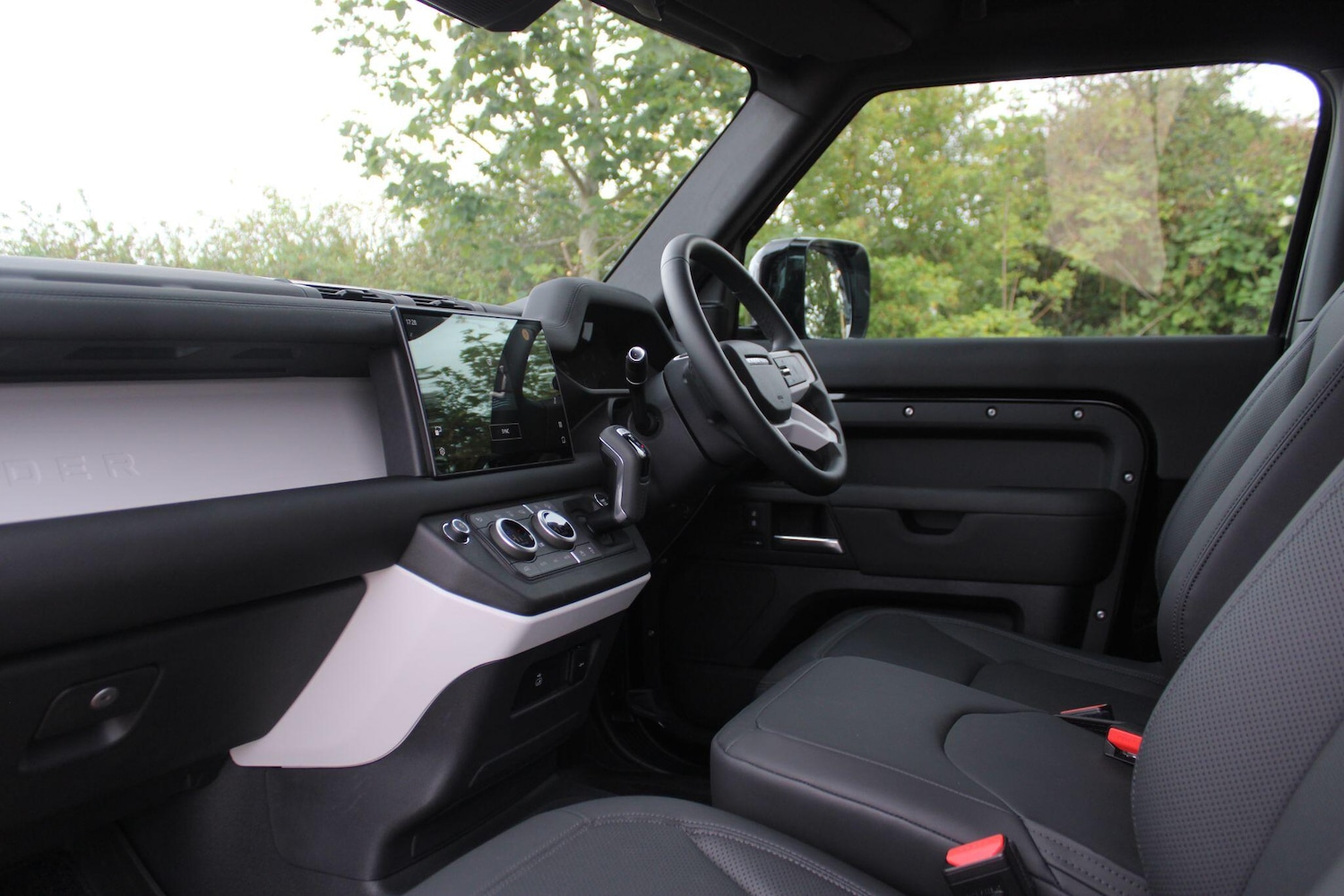 Used Land Rover Defender 90 for sale - 76476470: Photo 19