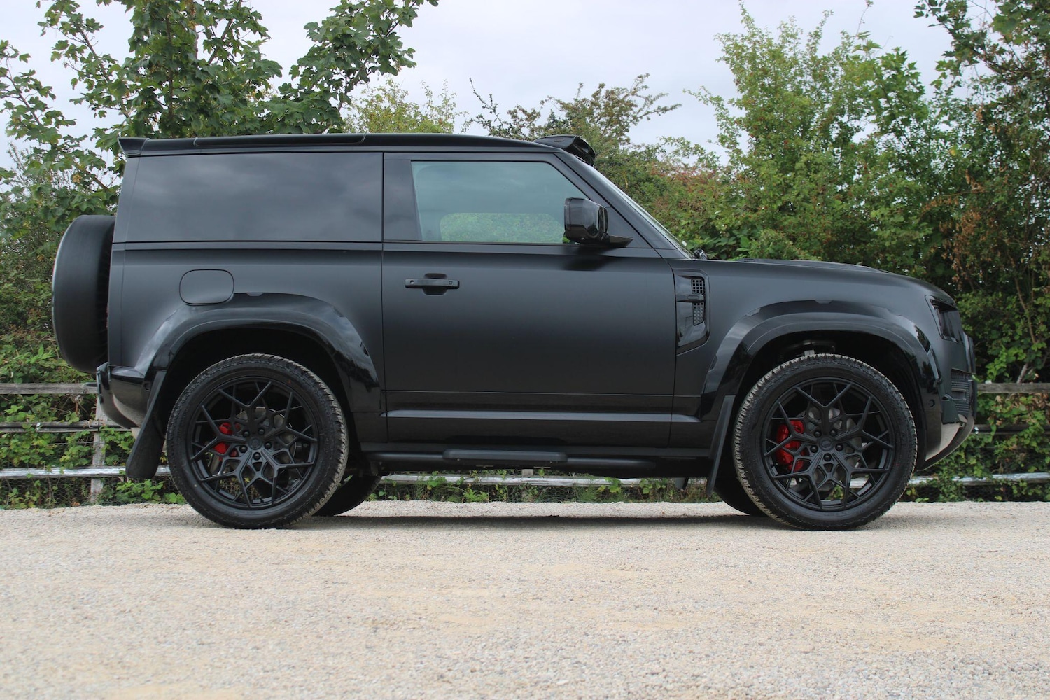 Used Land Rover Defender 90 for sale - 76476470: Photo 2