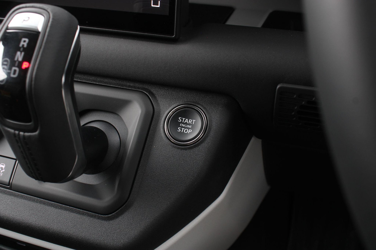 Used Land Rover Defender 90 for sale - 76476470: Photo 32