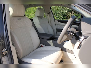 Used Bentley Bentayga 2018 for sale - 78461064: Photo