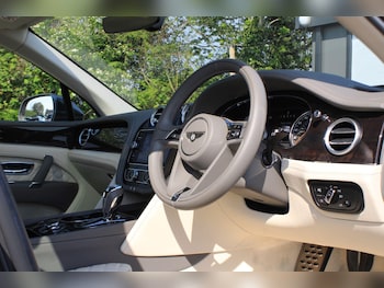 Used Bentley Bentayga 2018 for sale - 78461064: Photo