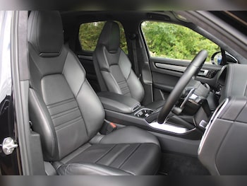 Used Porsche Cayenne 2018 for sale - 78275479: Photo