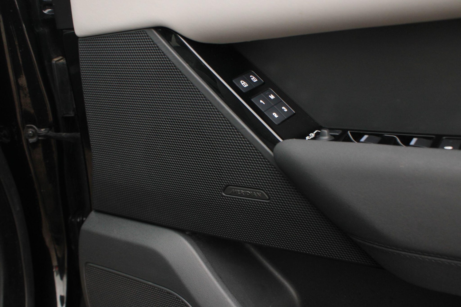 Used Land Rover Range Rover Velar for sale - 77331357: Photo 32