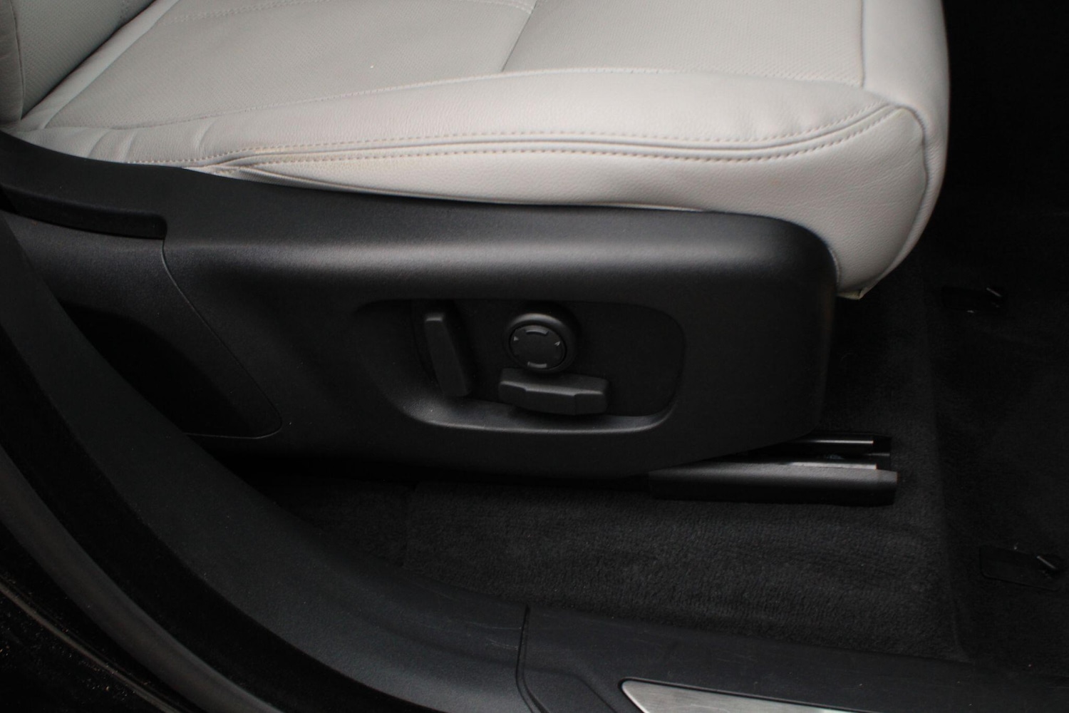 Used Land Rover Range Rover Velar for sale - 77331357: Photo 33