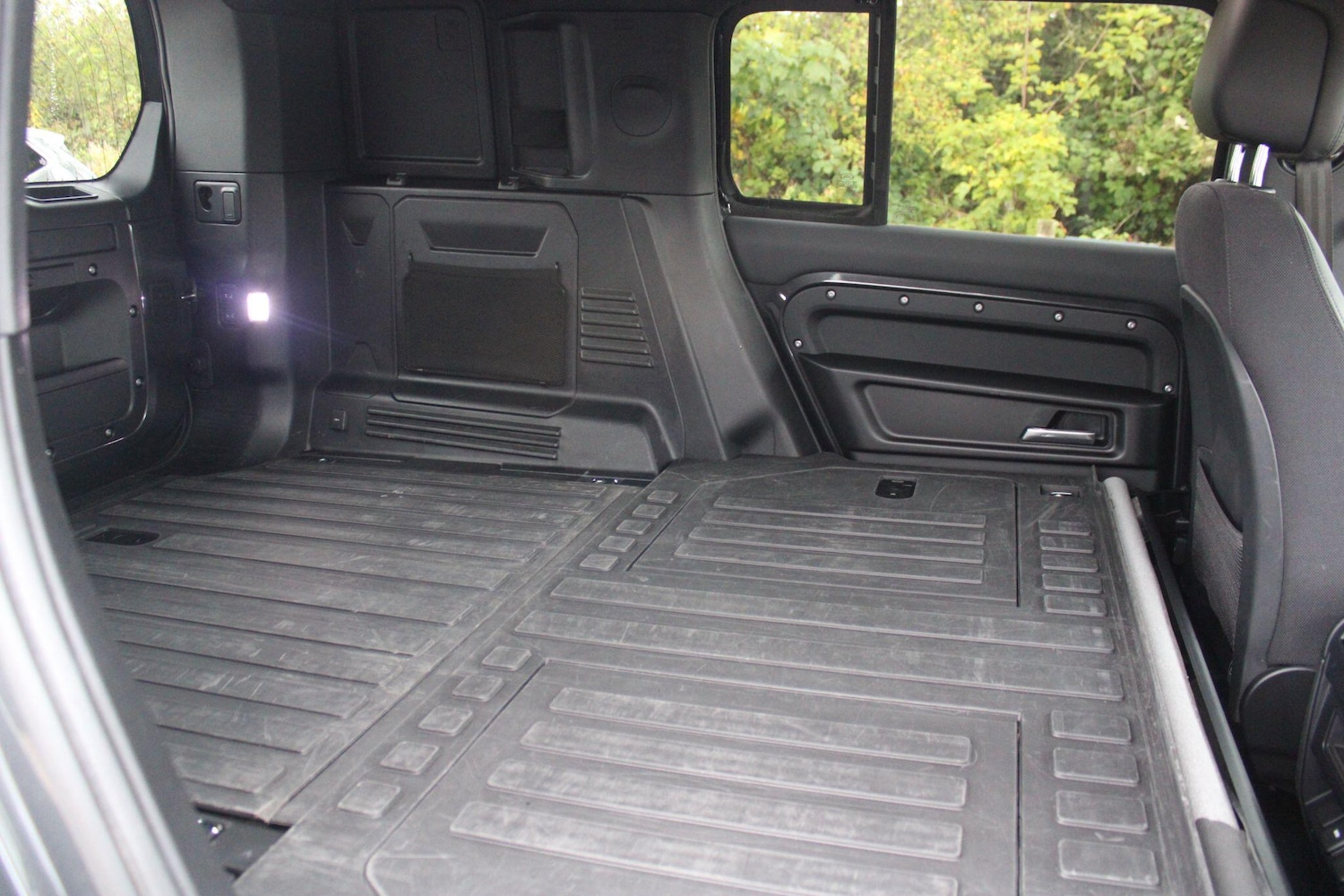 Used Land Rover Defender 2023 for sale - 76991438: Photo 12