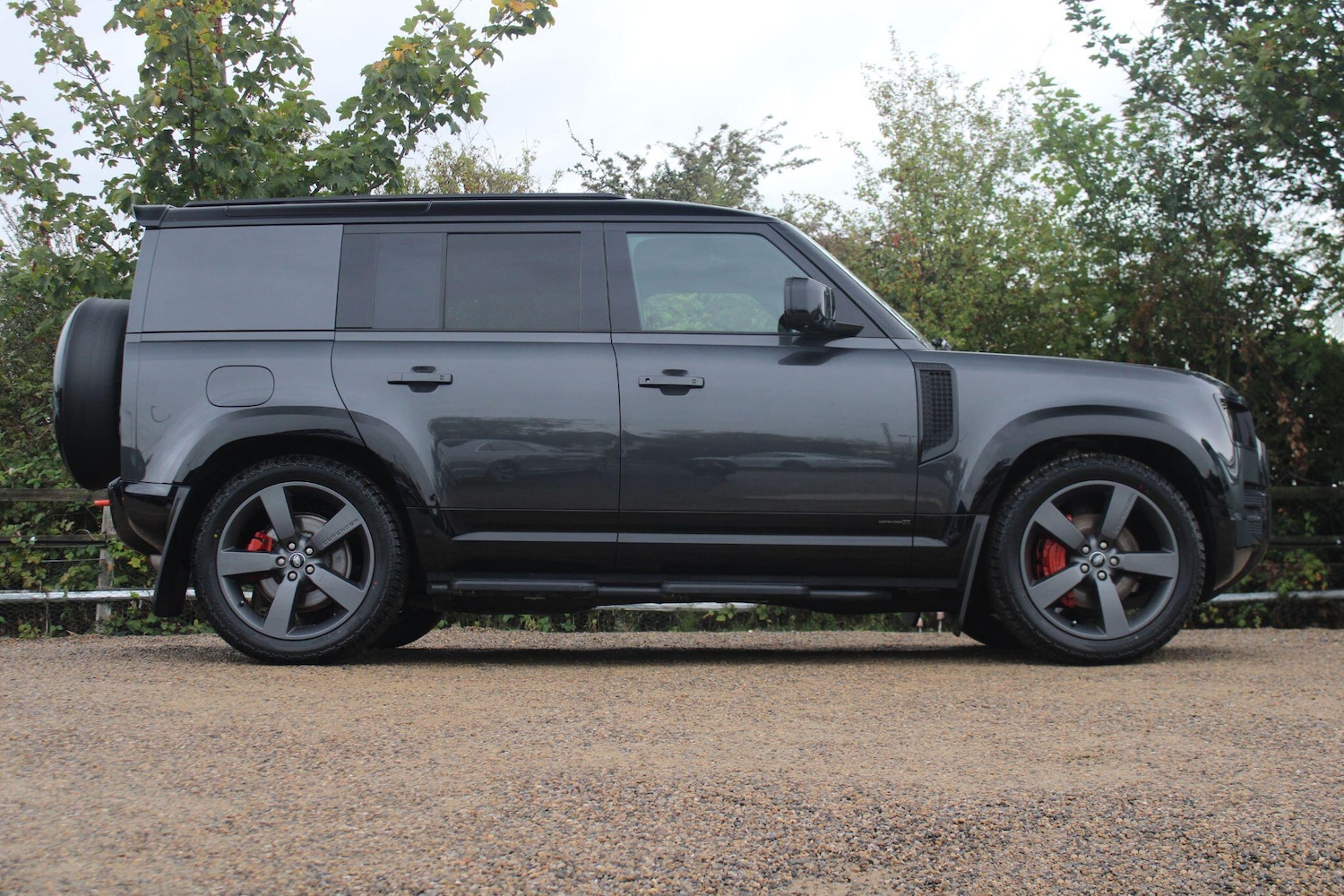 Used Land Rover Defender 2023 for sale - 76991438: Photo 2