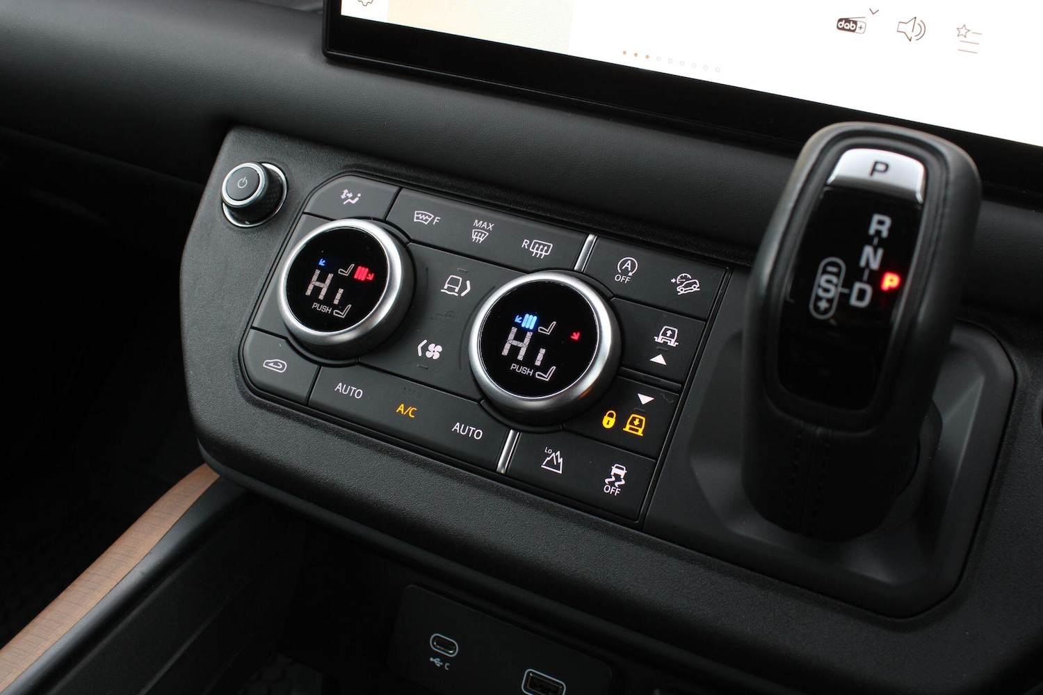 Used Land Rover Defender 2023 for sale - 76991438: Photo 22