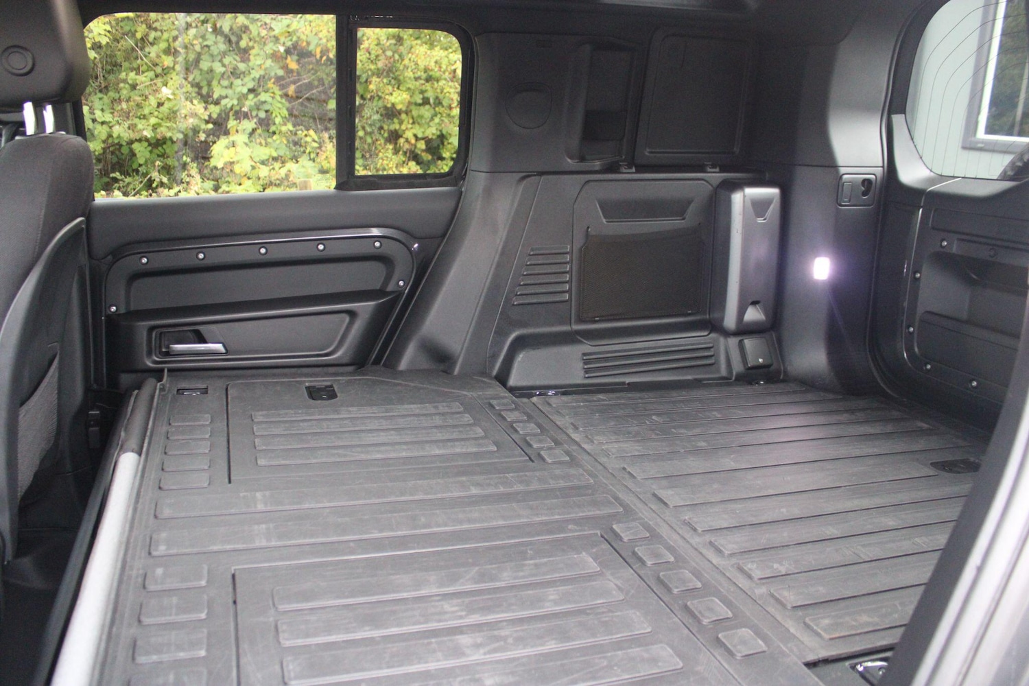 Used Land Rover Defender 2023 for sale - 76991438: Photo 25