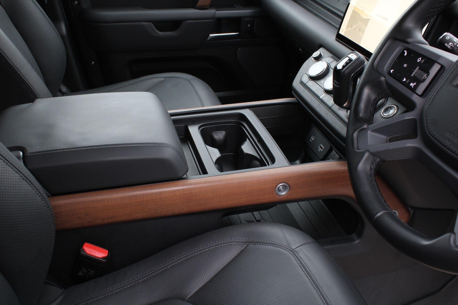 Used Land Rover Defender 2023 for sale - 76991438: Photo 26