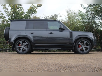 Used Land Rover Defender 2023 for sale - 76991438: Photo