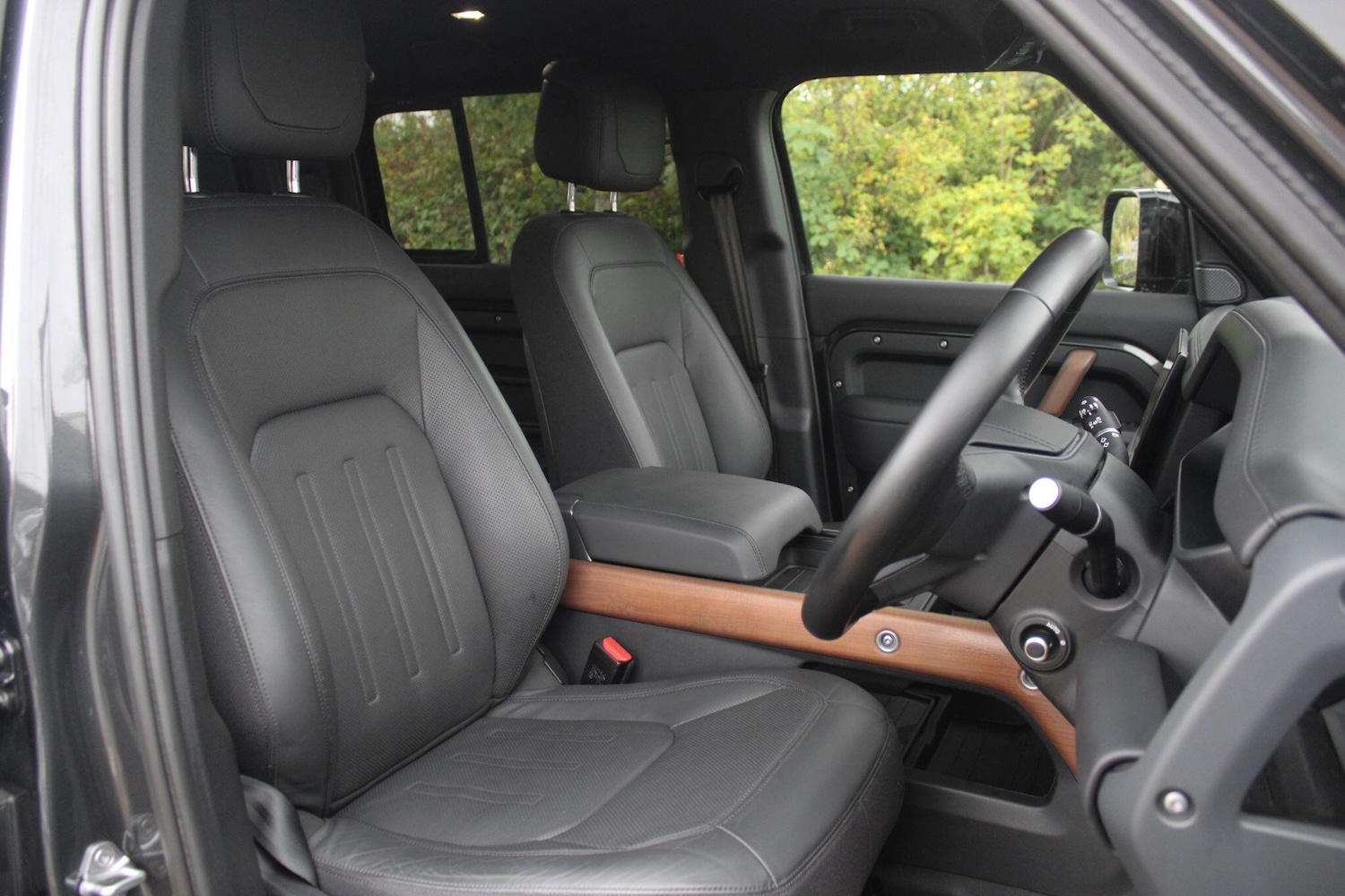 Used Land Rover Defender 2023 for sale - 76991438: Photo 4