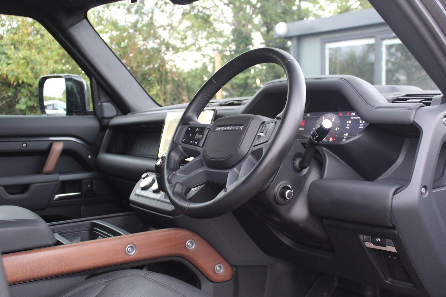 Used Land Rover Defender 2023 for sale - 76991438: Photo 5