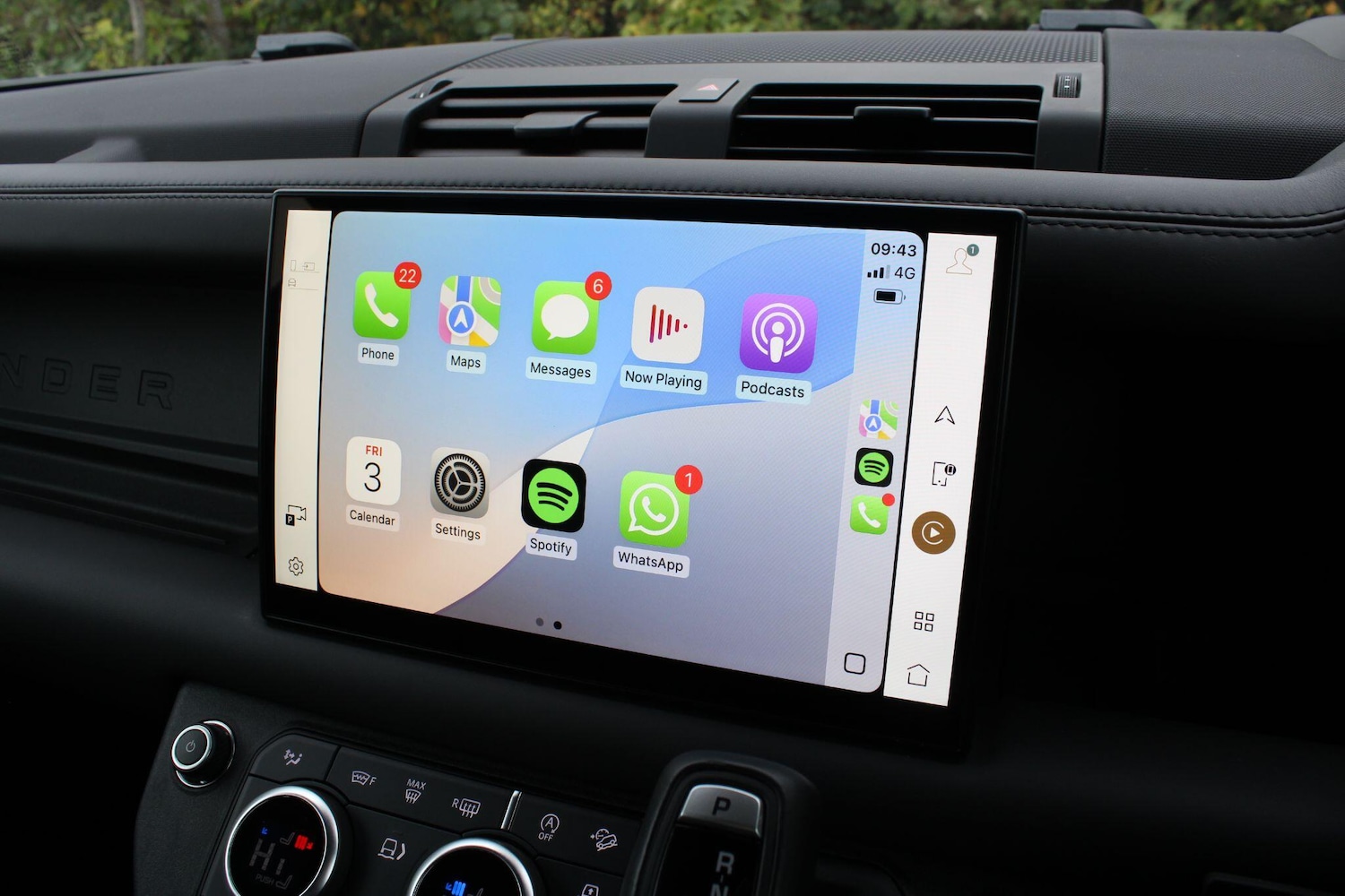 Used Land Rover Defender 2023 for sale - 76991438: Photo 8