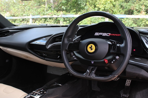 Used Ferrari SF90 Stradale 2021 for sale - 75697240: Photo 27