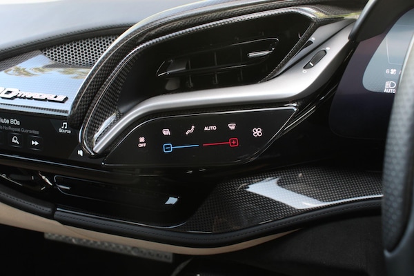 Used Ferrari SF90 Stradale 2021 for sale - 75697240: Photo 38