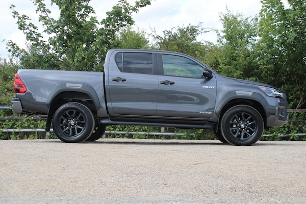 Used Toyota Hilux 2025 for sale - 74336118: Photo 2