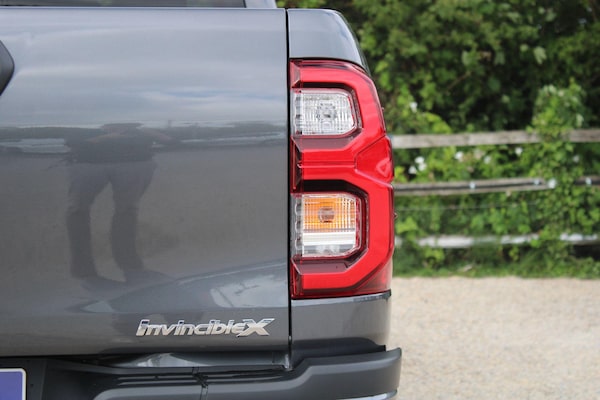 Used Toyota Hilux 2025 for sale - 74336118: Photo 31