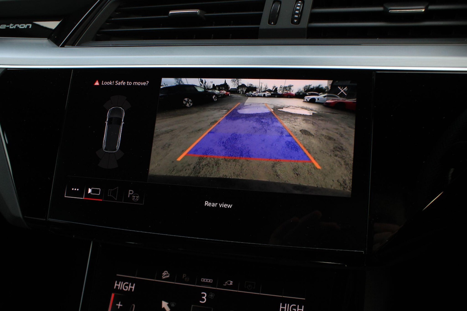 Used Audi e-tron 2022 for sale - 77229242: Photo 13