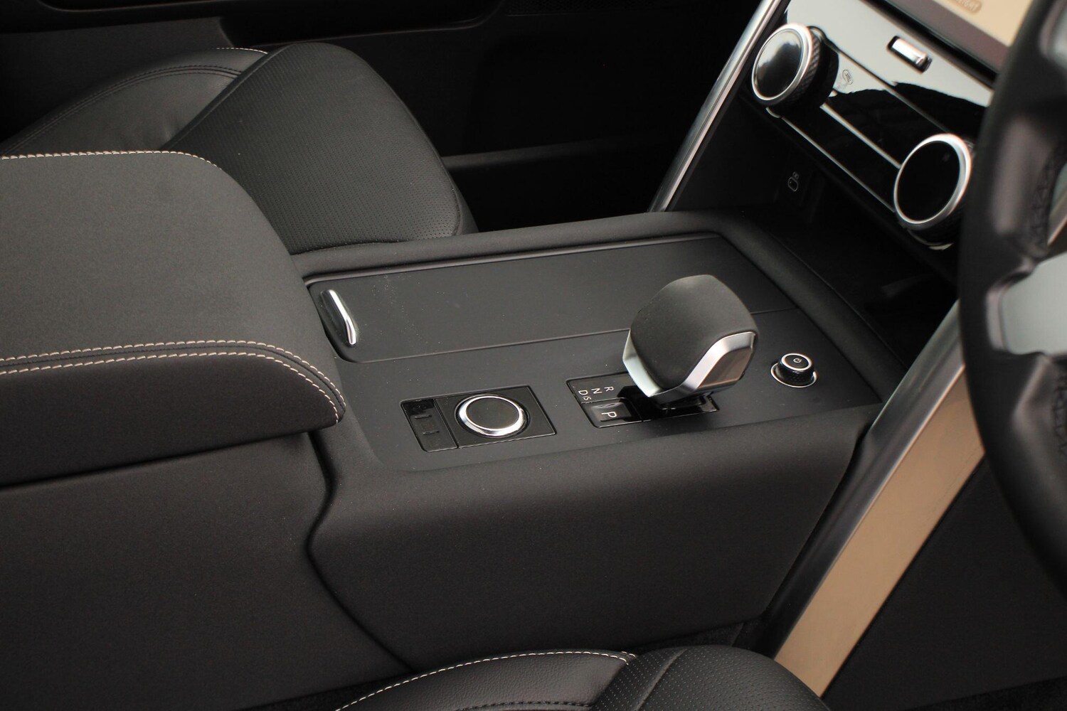 Used Land Rover Discovery 2022 for sale - 77769265: Photo 28