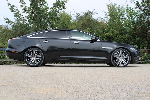 Used Jaguar XJ 2017 for sale - 75563790: Photo 2