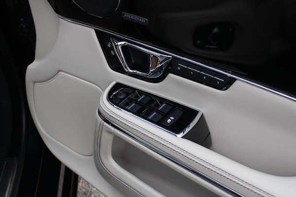 Used Jaguar XJ 2017 for sale - 75563790: Photo 42