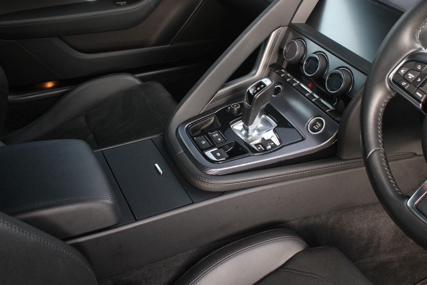 Used Jaguar F-Type 2019 for sale - 76996116: Photo 17