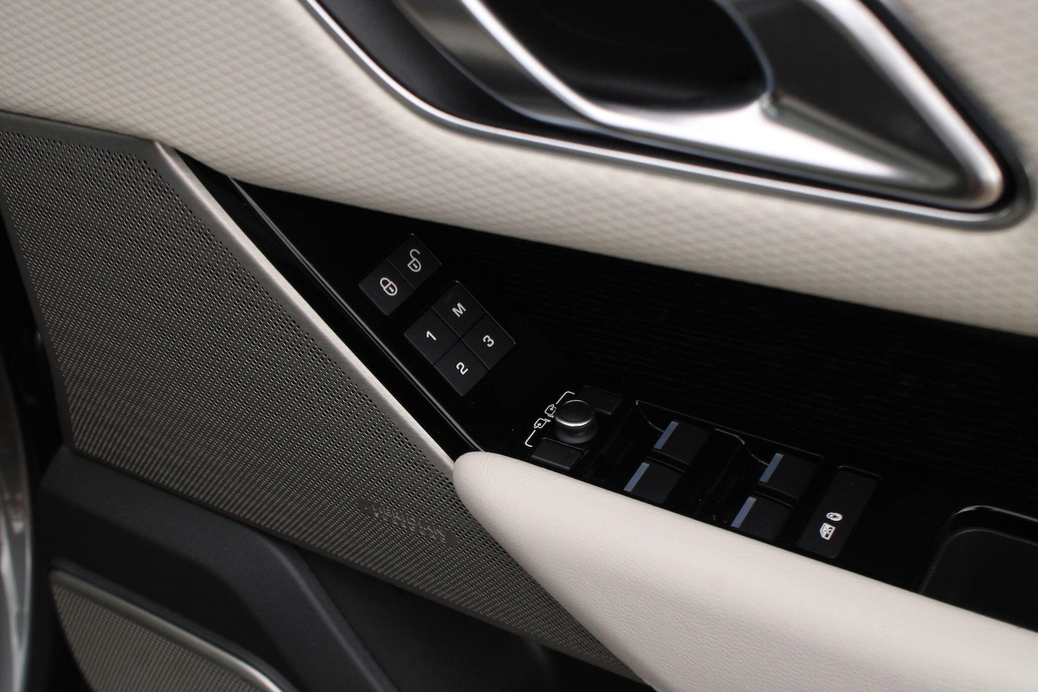 Used Land Rover Range Rover Velar 2017 for sale - 77908759: Photo 33