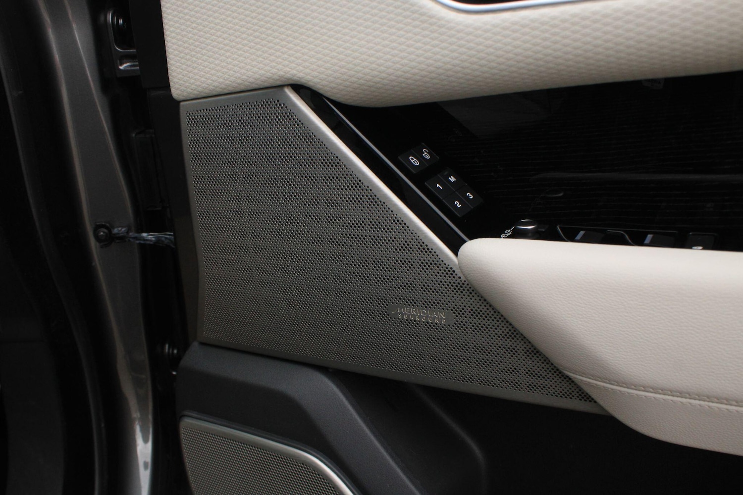 Used Land Rover Range Rover Velar 2017 for sale - 77908759: Photo 34