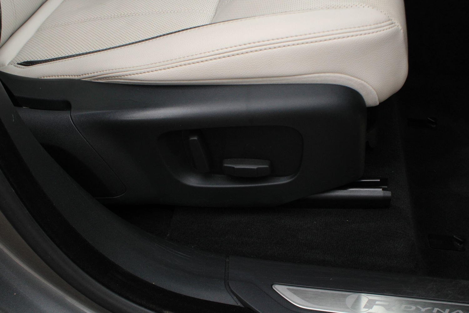 Used Land Rover Range Rover Velar 2017 for sale - 77908759: Photo 35