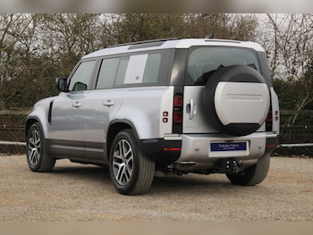 Used Land Rover Defender 2021 for sale - 77753216: Photo