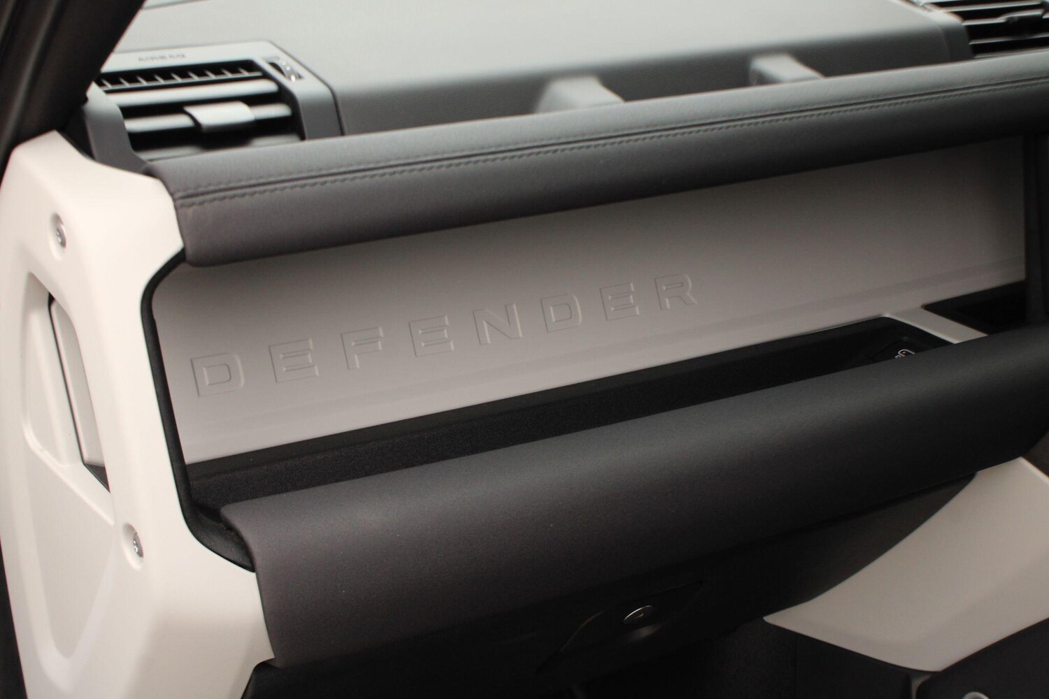 Used Land Rover Defender 2021 for sale - 77753216: Photo 32