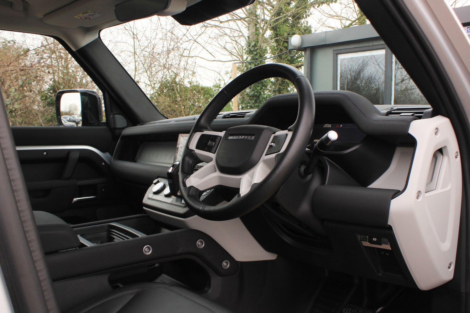 Used Land Rover Defender 2021 for sale - 77753216: Photo 4