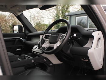 Used Land Rover Defender 2021 for sale - 77753216: Photo