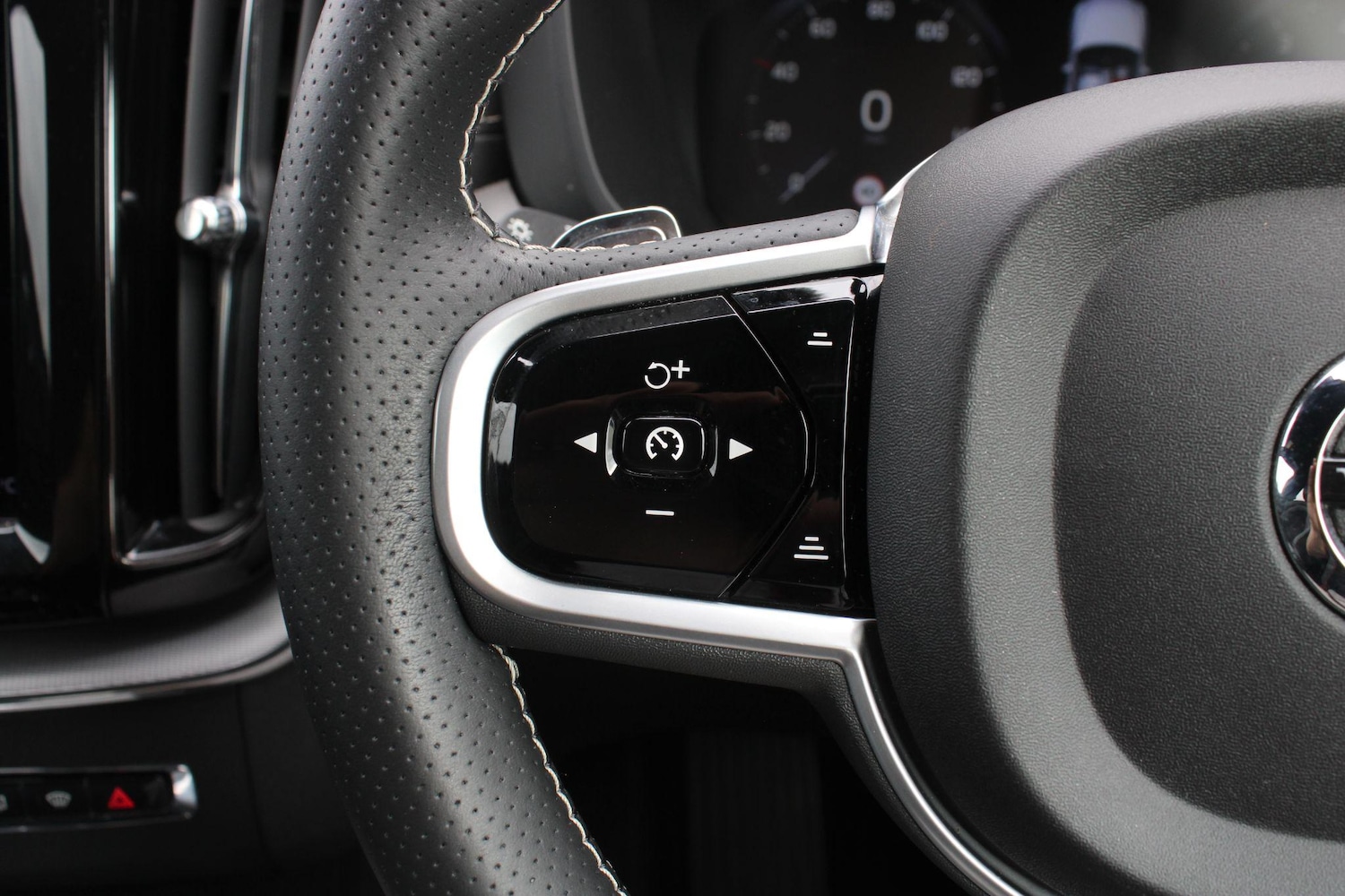 Used Volvo XC60 2018 for sale - 76996690: Photo 31