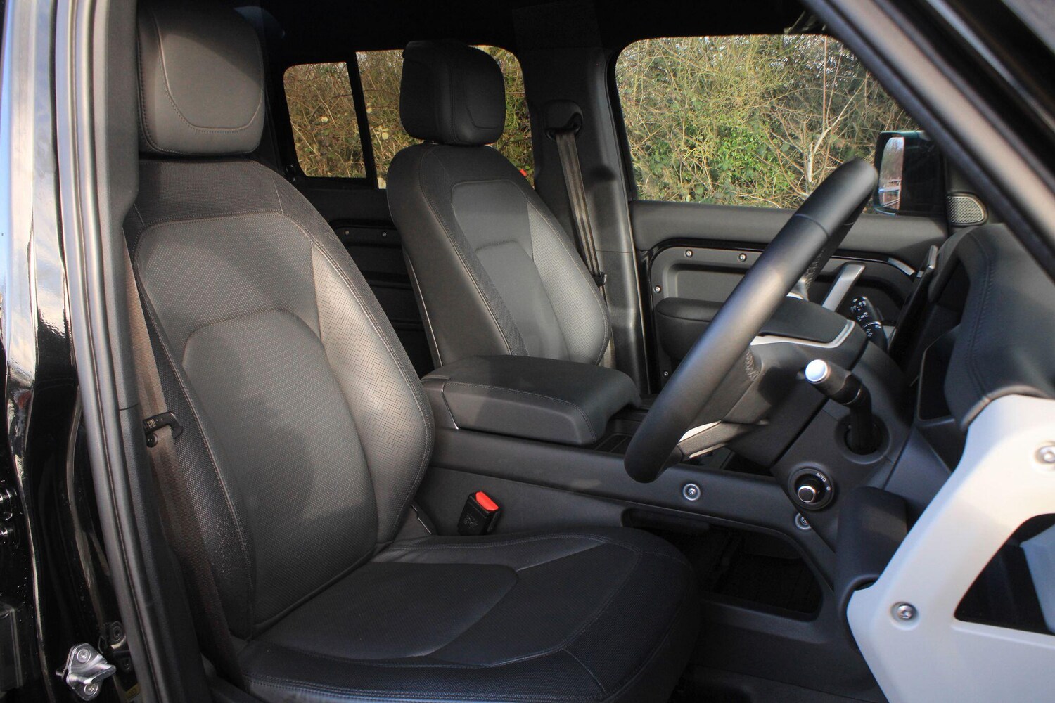 Used Land Rover Defender 110 for sale - 77670381: Photo 3