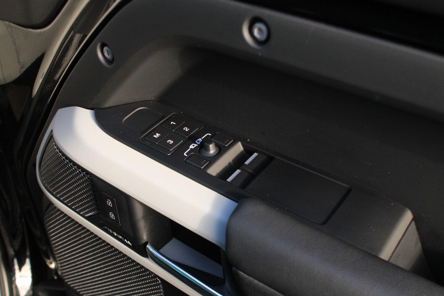 Used Land Rover Defender 110 for sale - 77670381: Photo 34