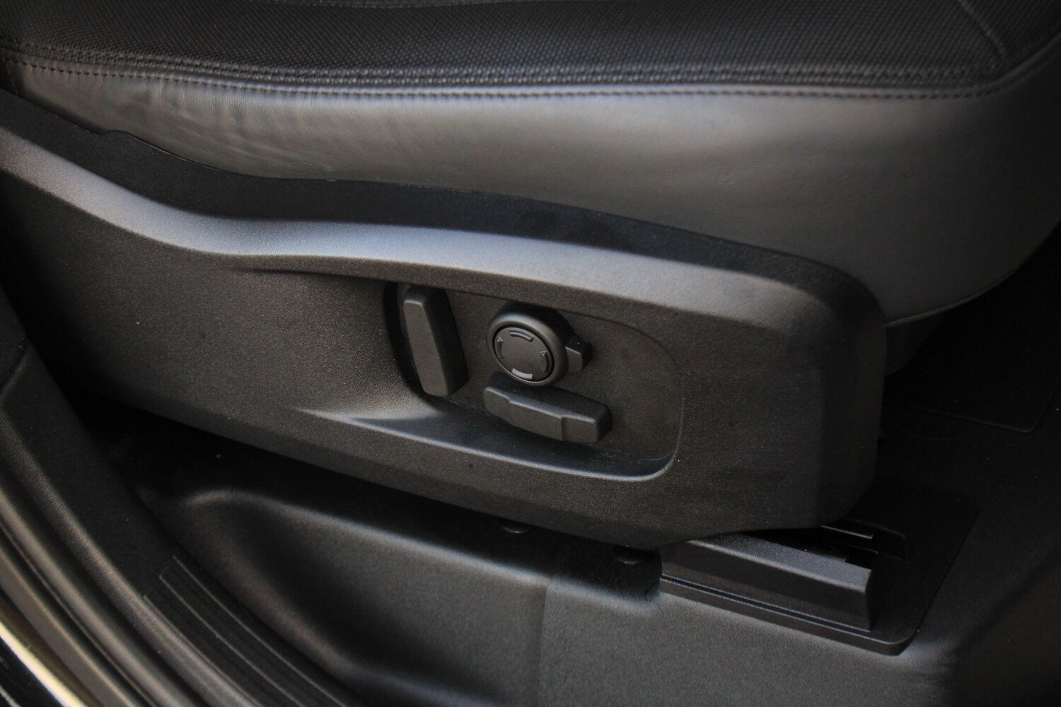 Used Land Rover Defender 110 for sale - 77670381: Photo 36