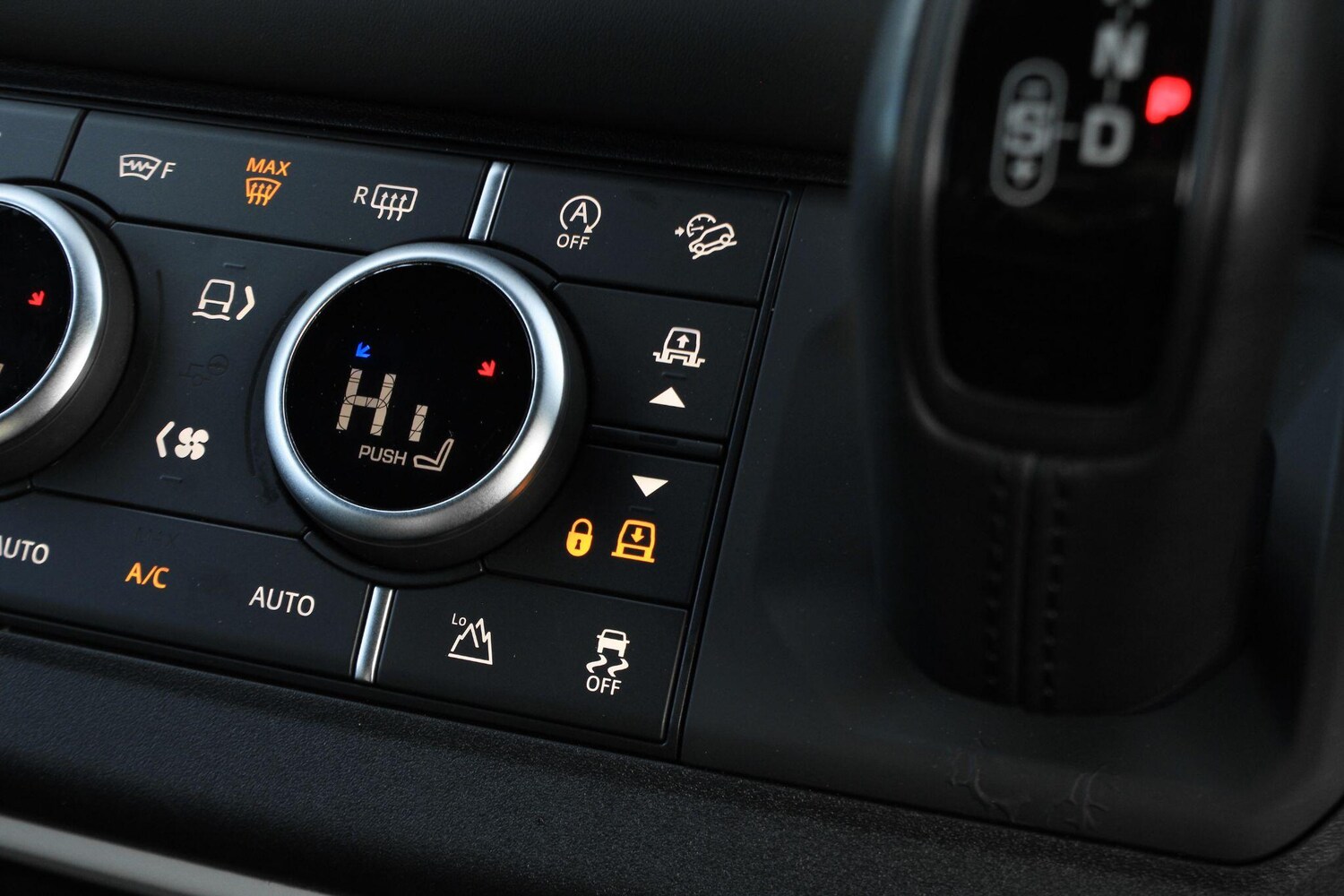 Used Land Rover Defender 110 for sale - 77670381: Photo 7