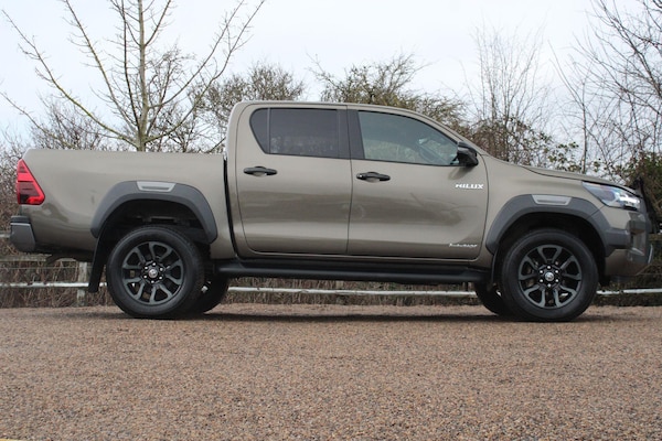 Used Toyota Hilux 2023 for sale - 73601180: Photo 2