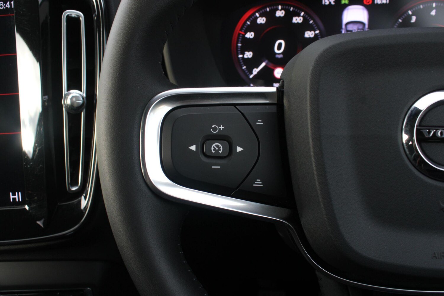 Used Volvo XC40 2019 for sale - 76239710: Photo 29