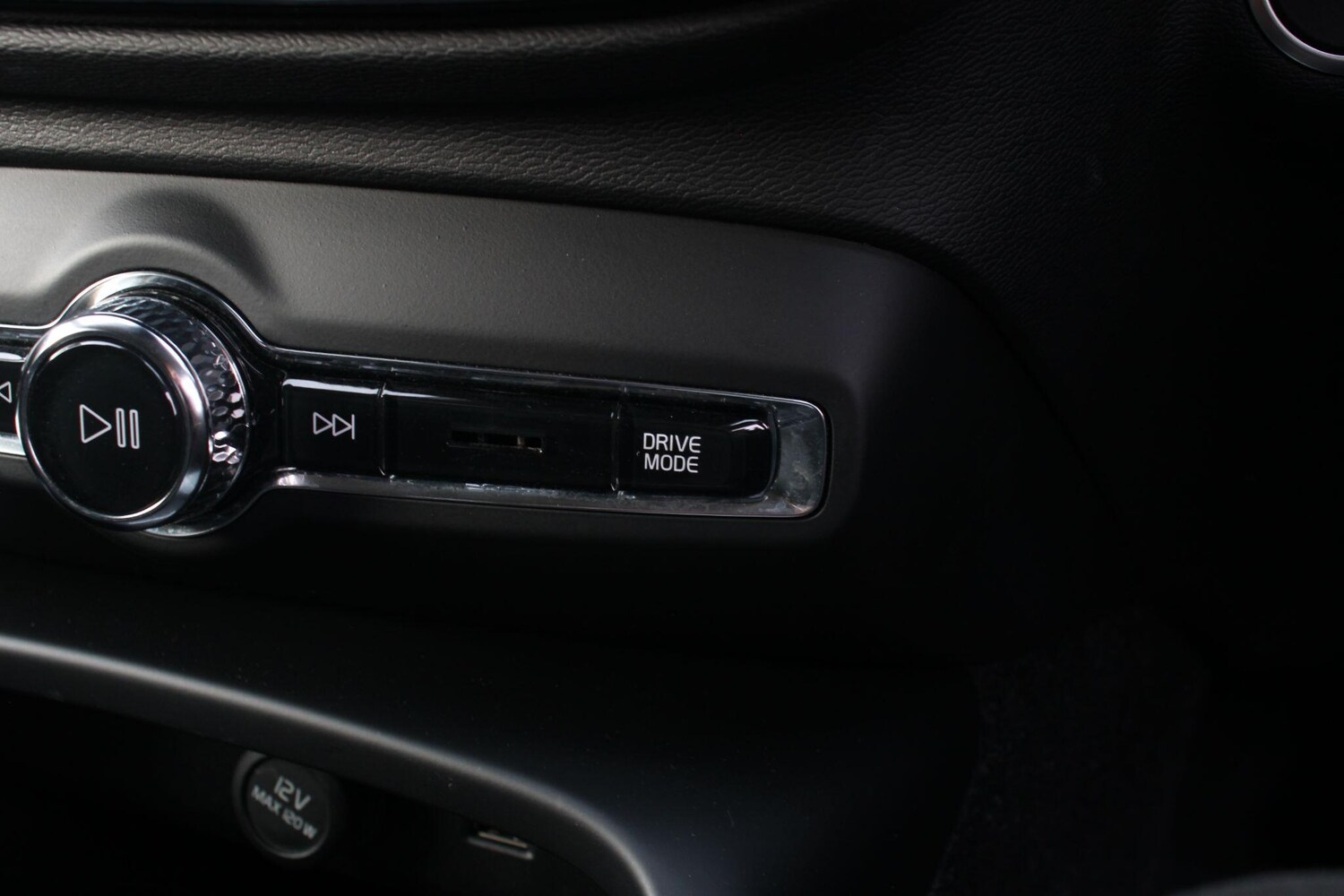 Used Volvo XC40 2019 for sale - 76239710: Photo 30