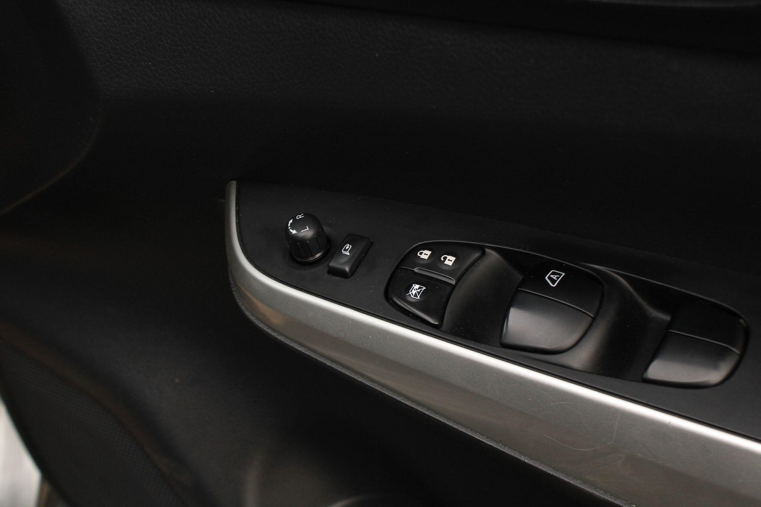 Used Nissan Navara 2016 for sale - 77696067: Photo 33